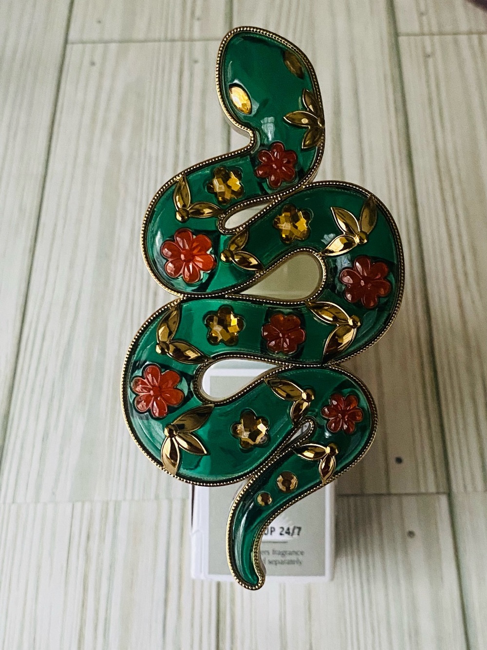 Bath & Body Works Snake Scent Control Wallflower Plug In / Nightlight